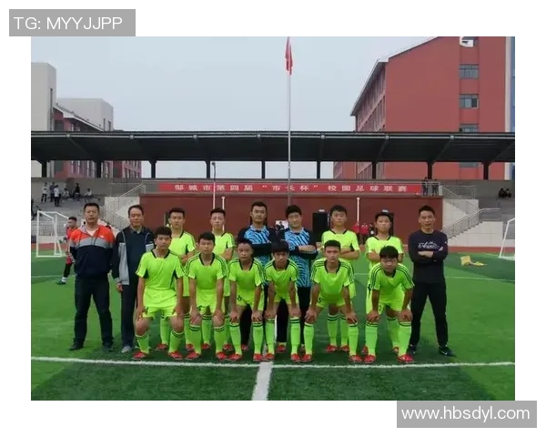 南京足球队在联赛中的比赛经验与表现分析与点评