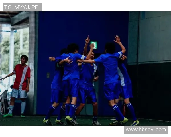 青春与梦想交织在绿茵场上的足球明星们的奋斗与荣耀瞬间分享